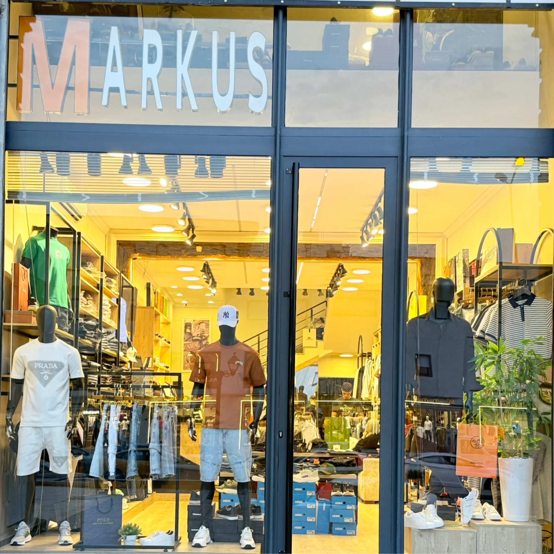business image 8257bff9-1883-4442-b25b-998a2ade7158